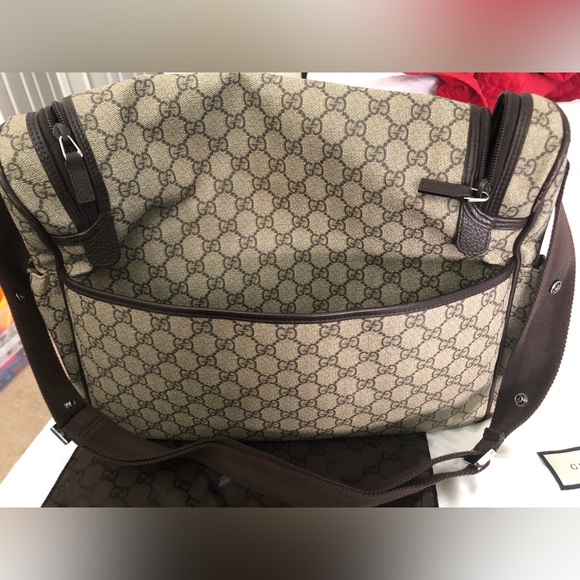 Bought in 2019. Includes diaper changing pad, dust bag, and...